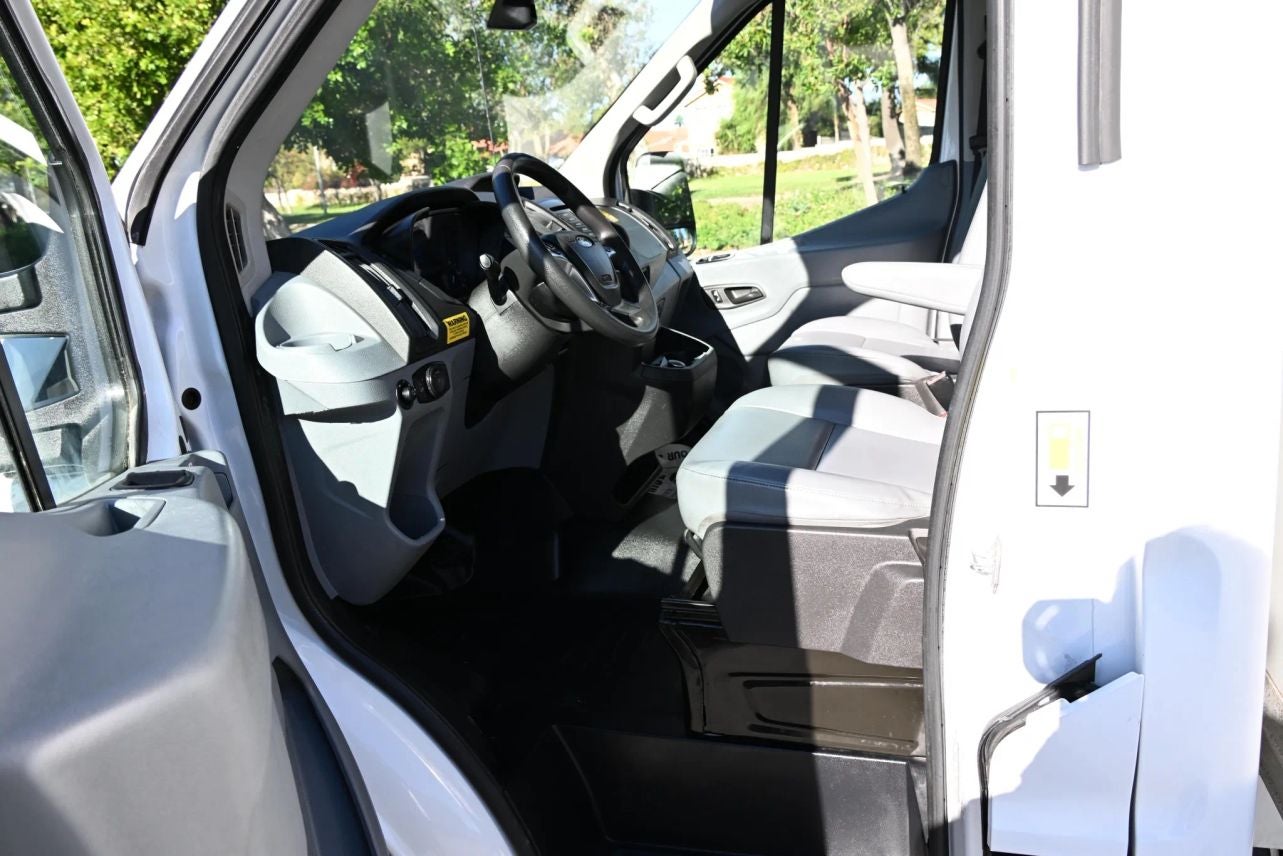 2019 Ford Transit Cab & Chassis 350 HD BOX TRUCK 2D