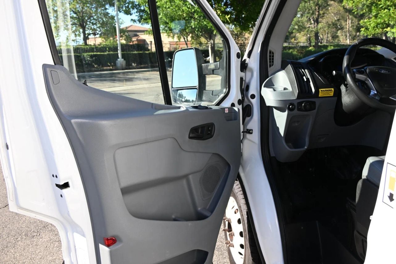 2019 Ford Transit Cab & Chassis 350 HD BOX TRUCK 2D