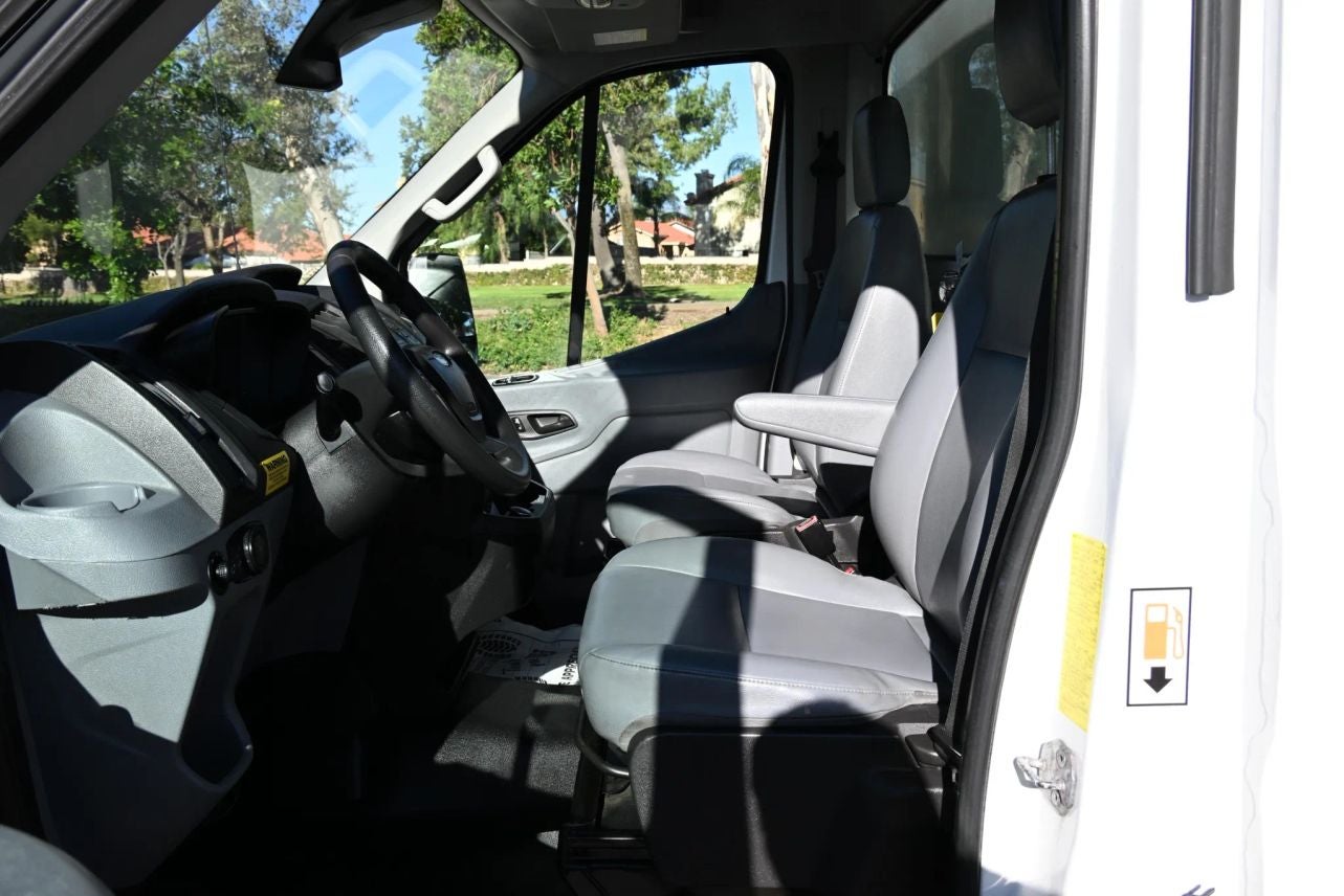2019 Ford Transit Cab & Chassis 350 HD BOX TRUCK 2D