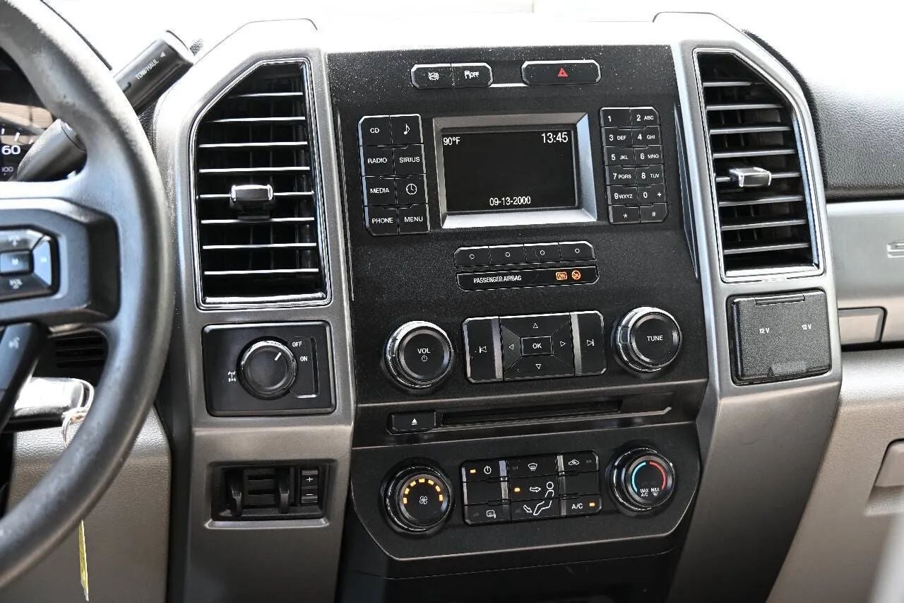 2018 Ford F350 Super Duty Crew Cab XLT Pickup 4D 6 3/4 ft