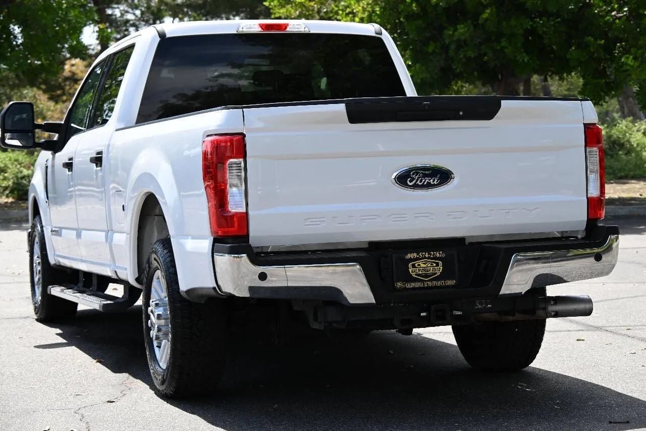 2018 Ford F350 Super Duty Crew Cab XLT Pickup 4D 6 3/4 ft