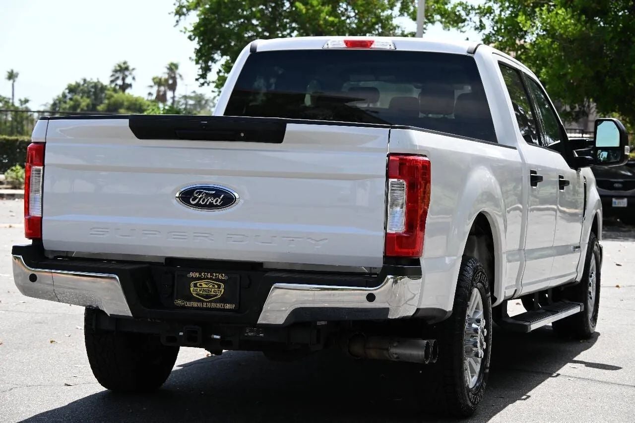 2018 Ford F350 Super Duty Crew Cab XLT Pickup 4D 6 3/4 ft