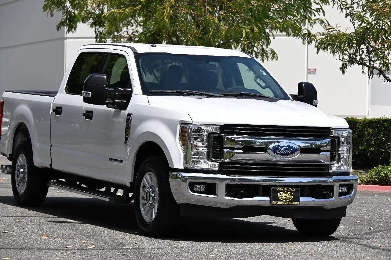2018 Ford F350 Super Duty Crew Cab XLT Pickup 4D 6 3/4 ft