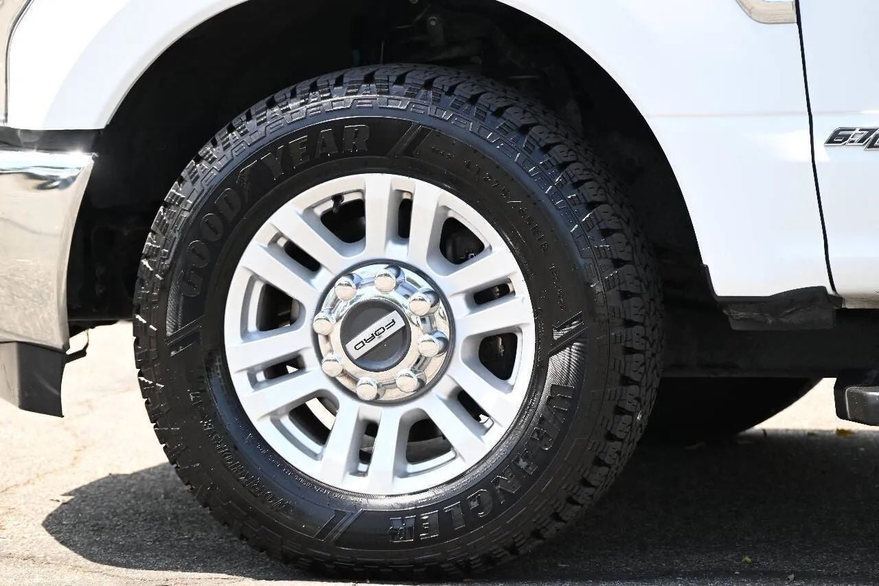 2018 Ford F350 Super Duty Crew Cab XLT Pickup 4D 6 3/4 ft