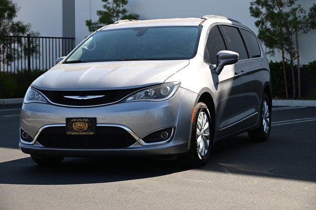 2019 Chrysler Pacifica Touring L's photo