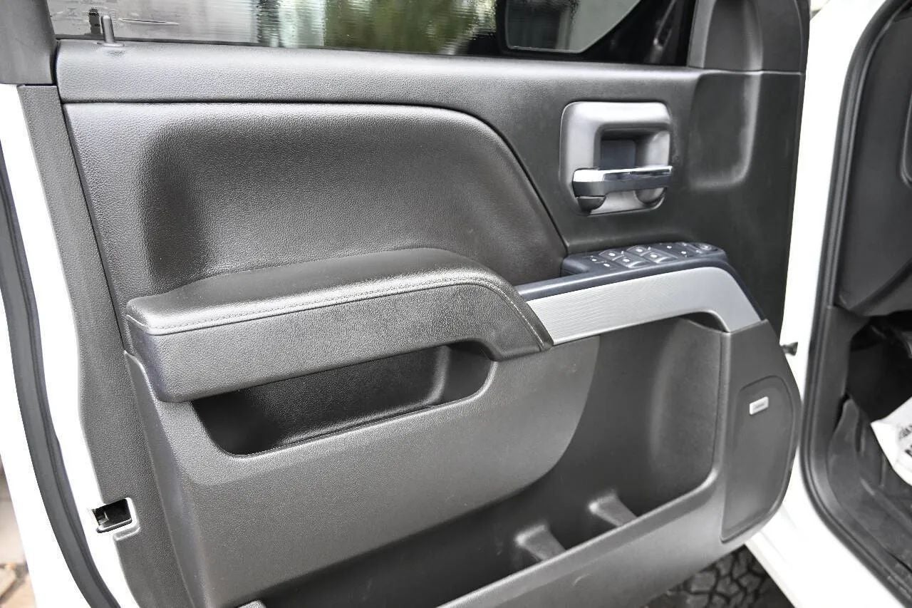 2018 Chevrolet Silverado 1500 Crew Cab Z71 LT Pickup 4D 5 3/4 ft