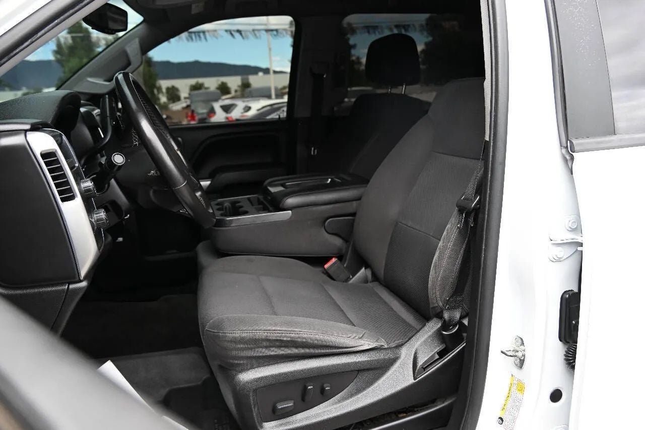 2018 Chevrolet Silverado 1500 Crew Cab Z71 LT Pickup 4D 5 3/4 ft